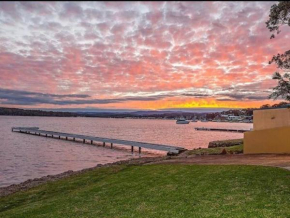 Luxurious Waterfront with Jetty and Boatshed, Rathmines